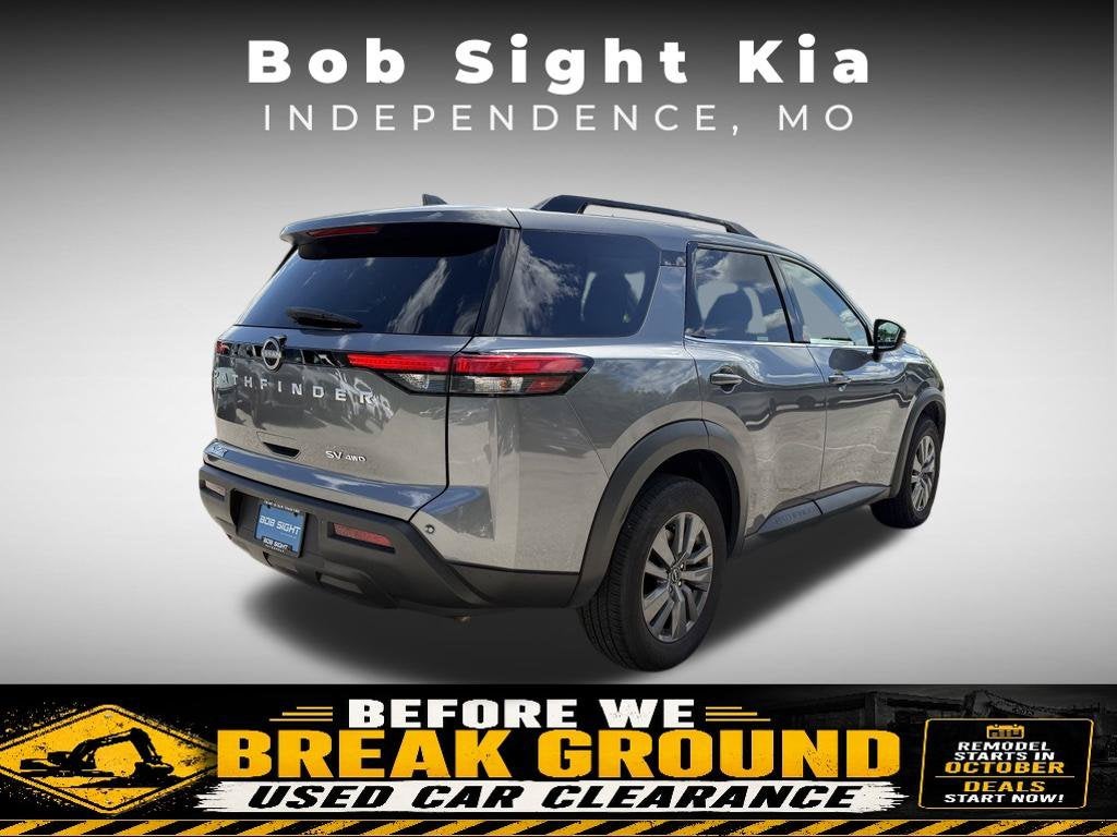 2024 Nissan Pathfinder SV