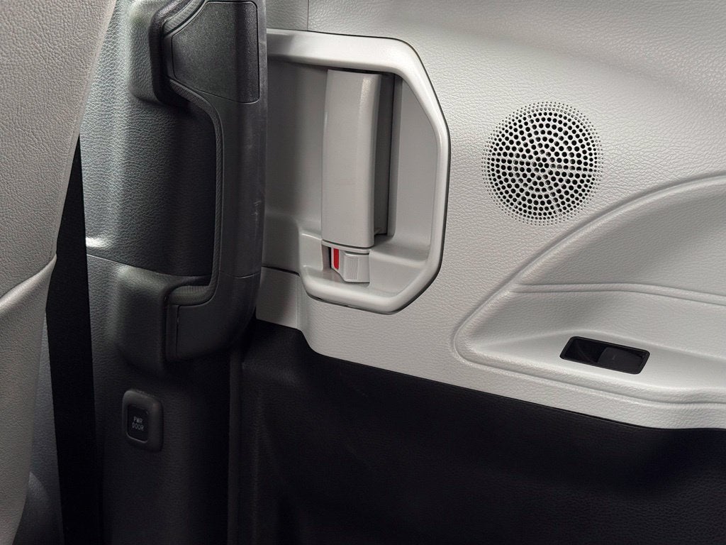 2026 Toyota Sienna XLE 8 Passenger