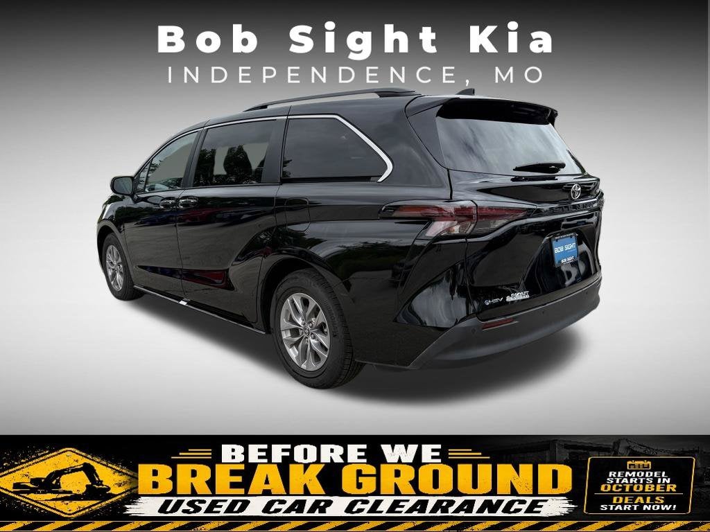 2026 Toyota Sienna XLE 8 Passenger