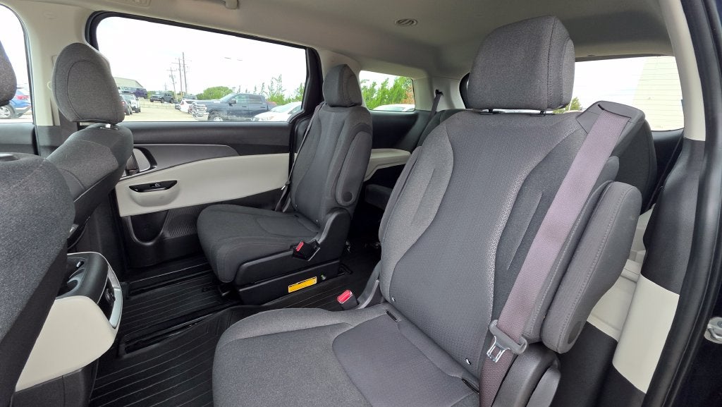 2022 Kia Carnival LX