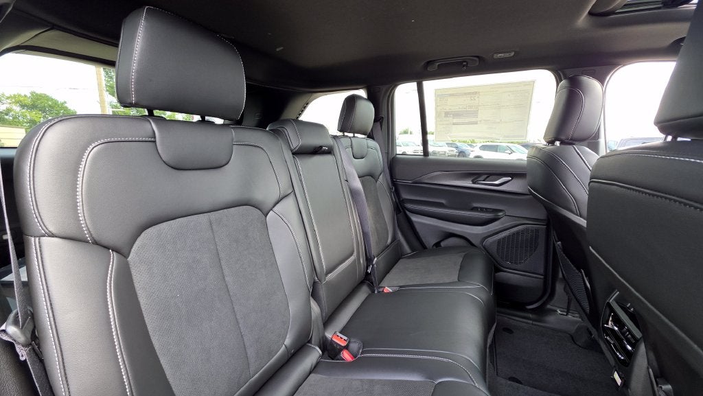 2027 Jeep Grand Cherokee Laredo X