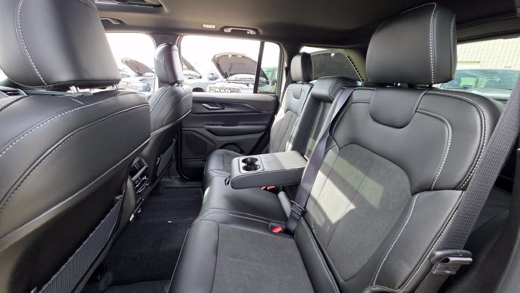 2027 Jeep Grand Cherokee Laredo X