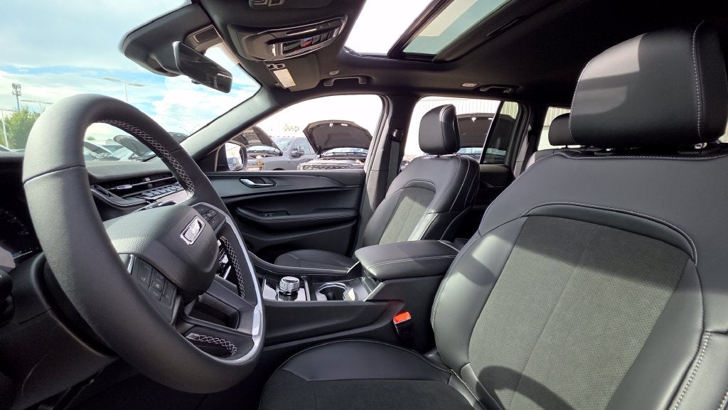 2027 Jeep Grand Cherokee Laredo X