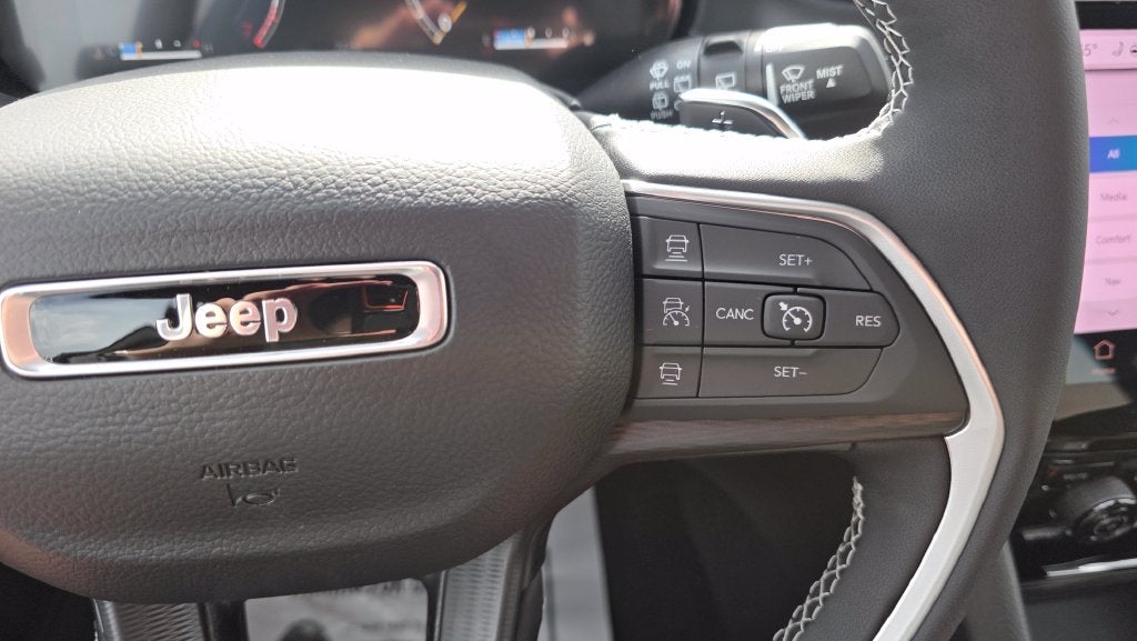2027 Jeep Grand Cherokee Laredo X