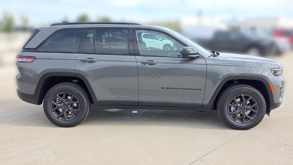 2027 Jeep Grand Cherokee Laredo X