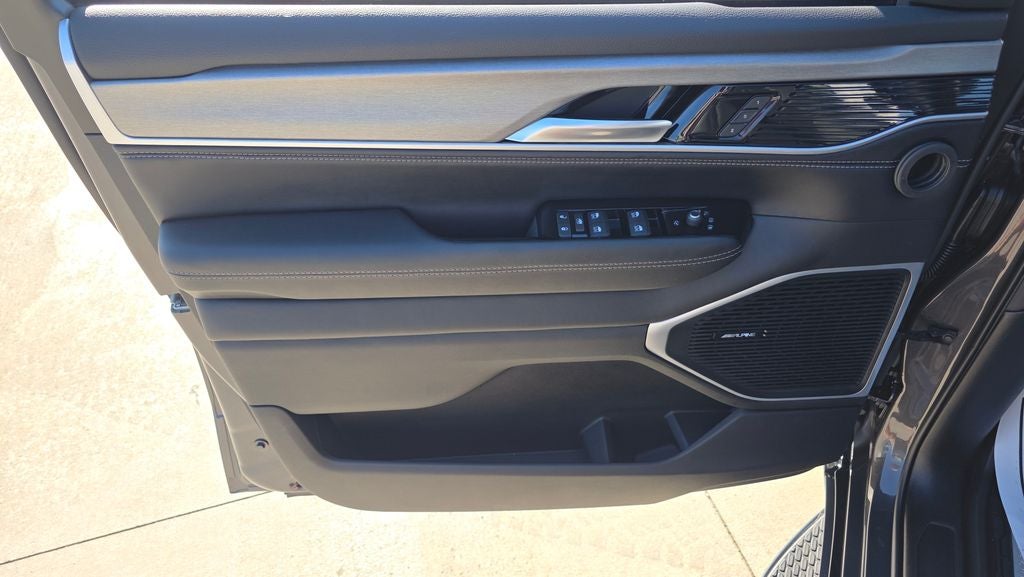 2026 Jeep Grand Wagoneer Upland