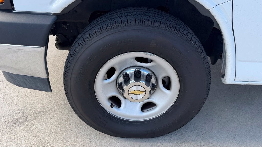 2025 Chevrolet Express 3500 LT Passenger