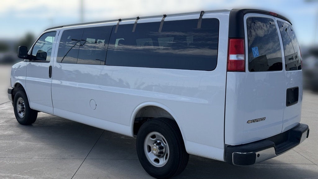 2025 Chevrolet Express 3500 LT Passenger