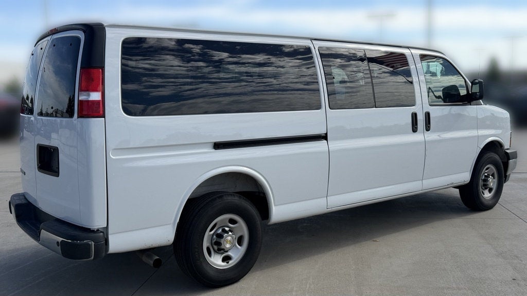 2025 Chevrolet Express 3500 LT Passenger