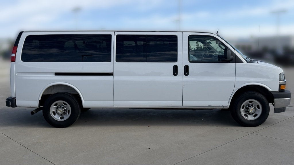 2025 Chevrolet Express 3500 LT Passenger