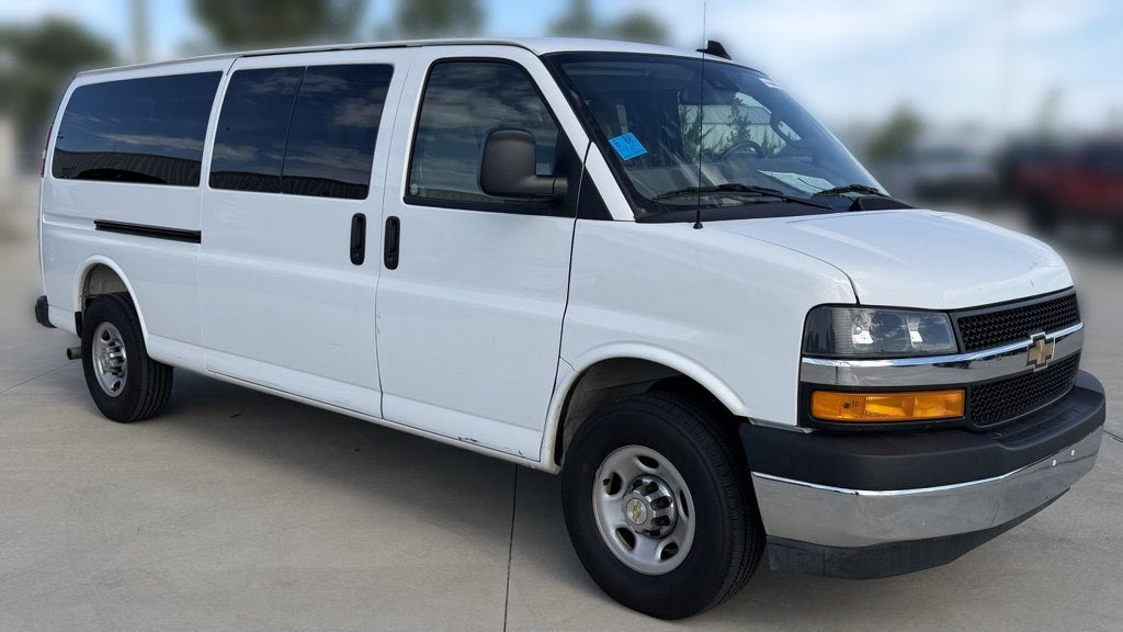 2025 Chevrolet Express 3500 LT Passenger
