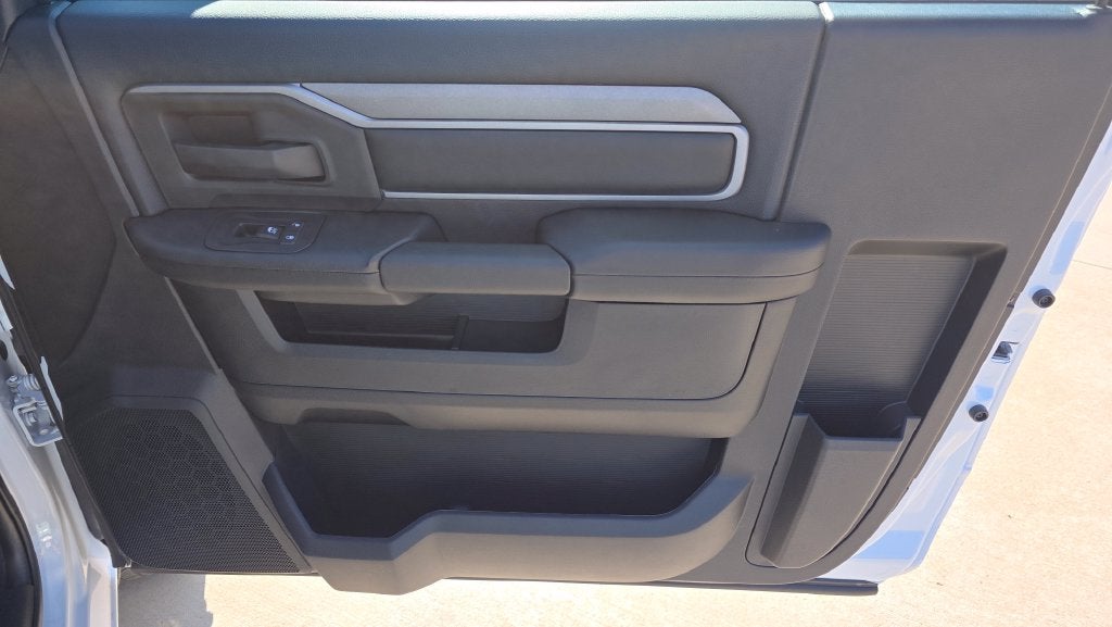 2027 RAM 3500 Tradesman Chassis 60" C/A